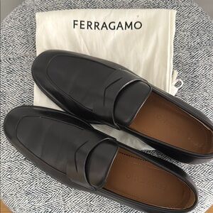 Elegant Black Leather Men's Loafers